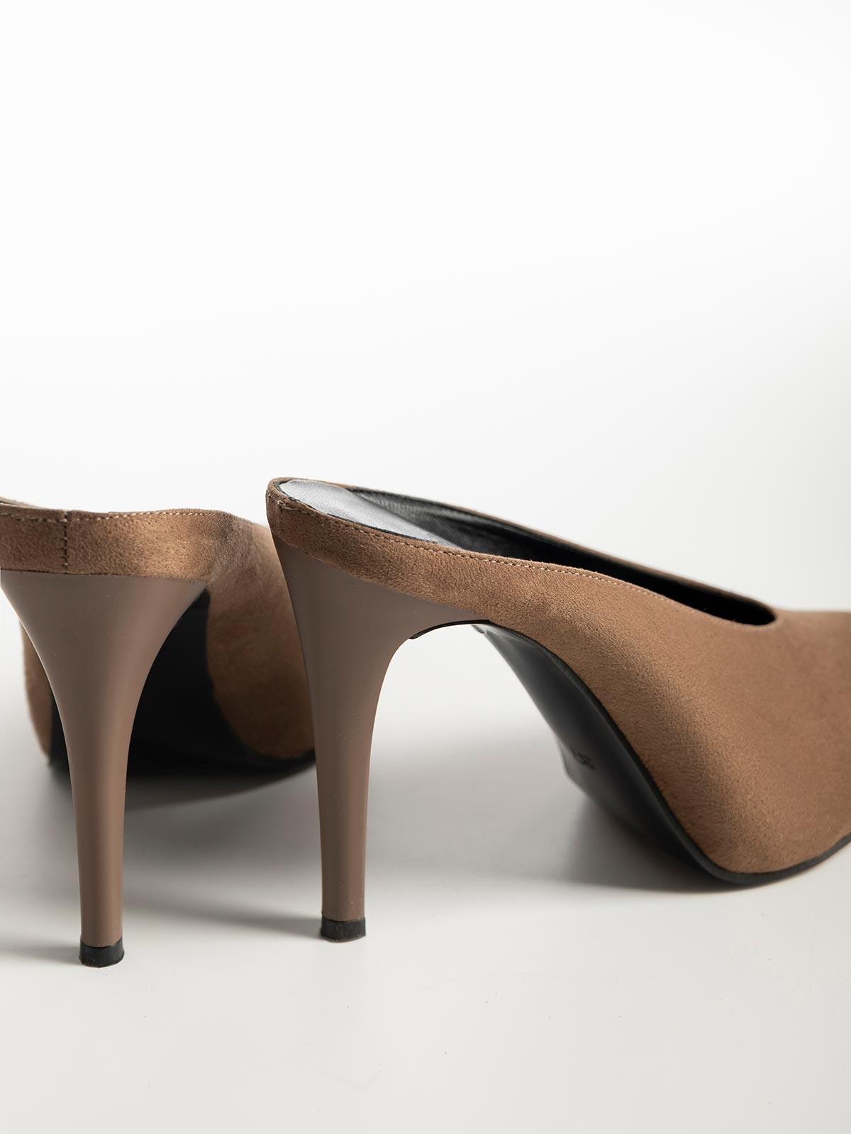 Mules BOZIKIS x Gin suede μυτερά με ψηλό λεπτό τακούνι