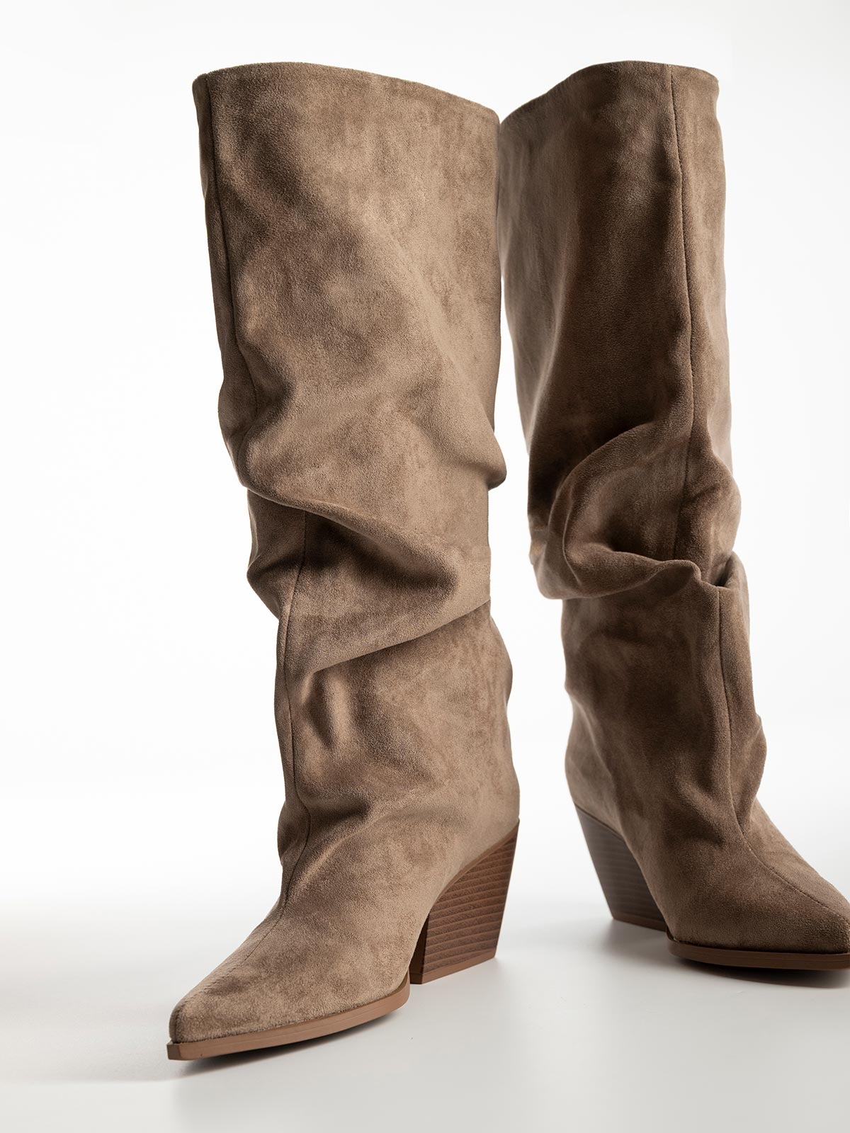 Μυτερές suede μπότες με σούρες & φαρδιά γραμμή