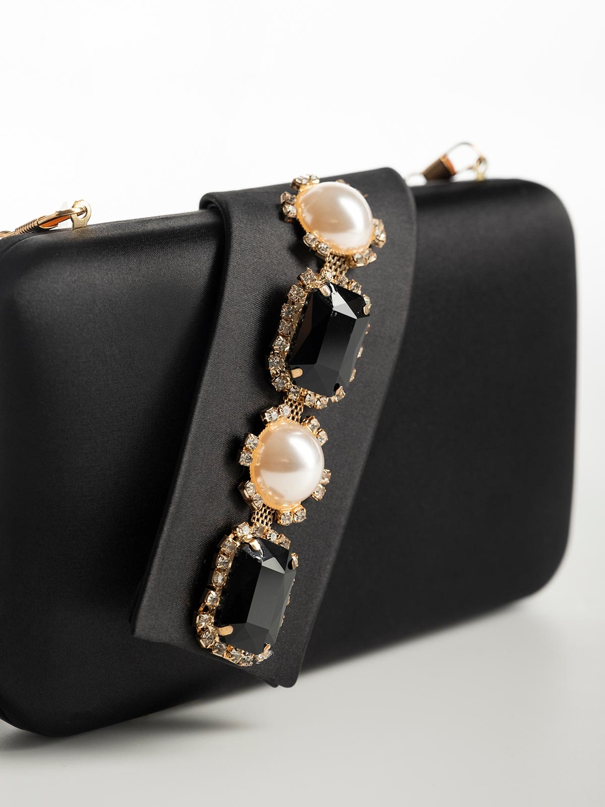 Γυναικείο clutch με πέρλες, στρας & αλυσίδα