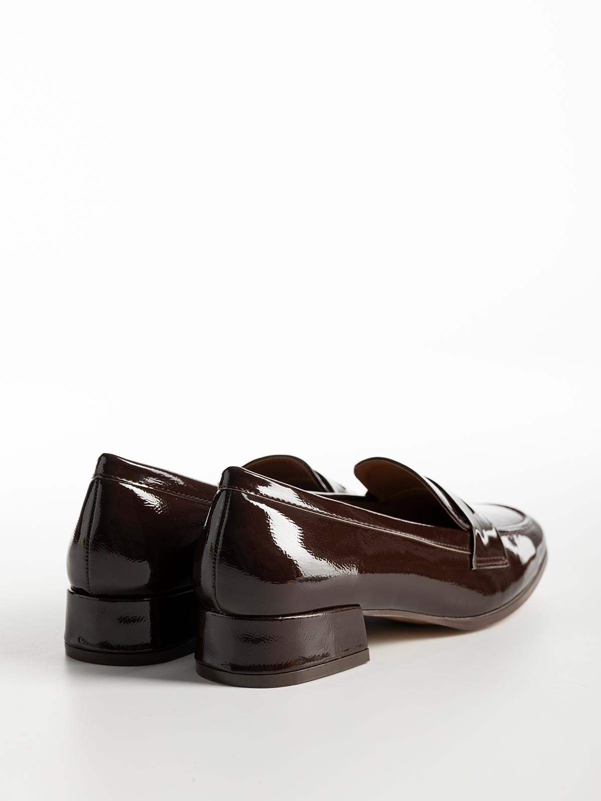 Loafers λουστρίνι με φάσα & χαμηλό χοντρό τακούνι