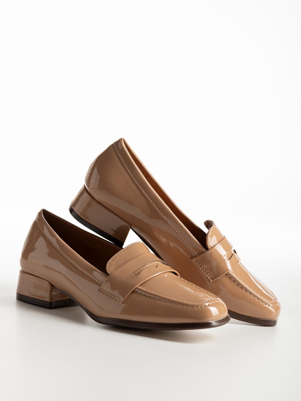 Loafers λουστρίνι με φάσα & χαμηλό χοντρό τακούνι