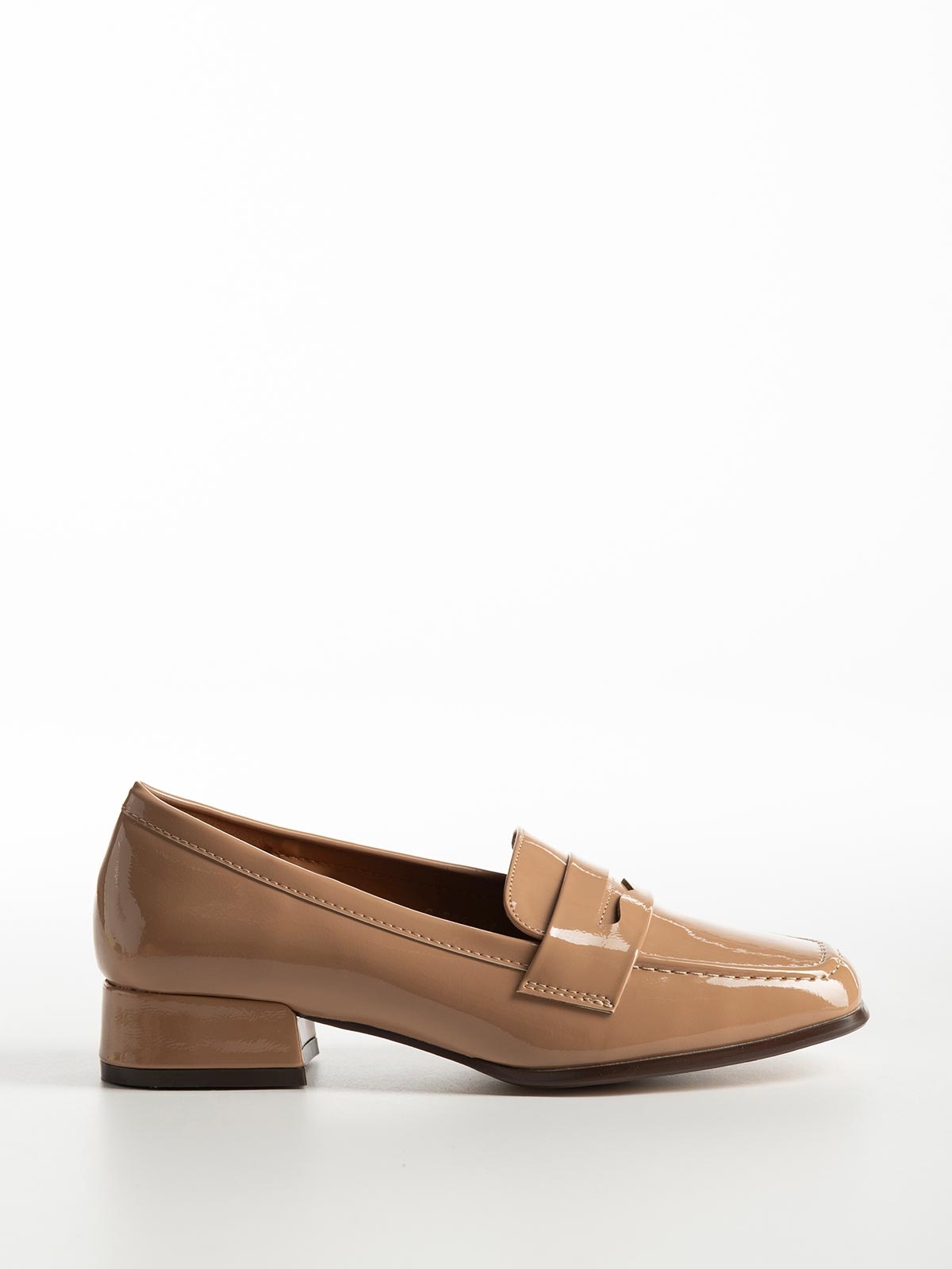 Loafers λουστρίνι με φάσα & χαμηλό χοντρό τακούνι