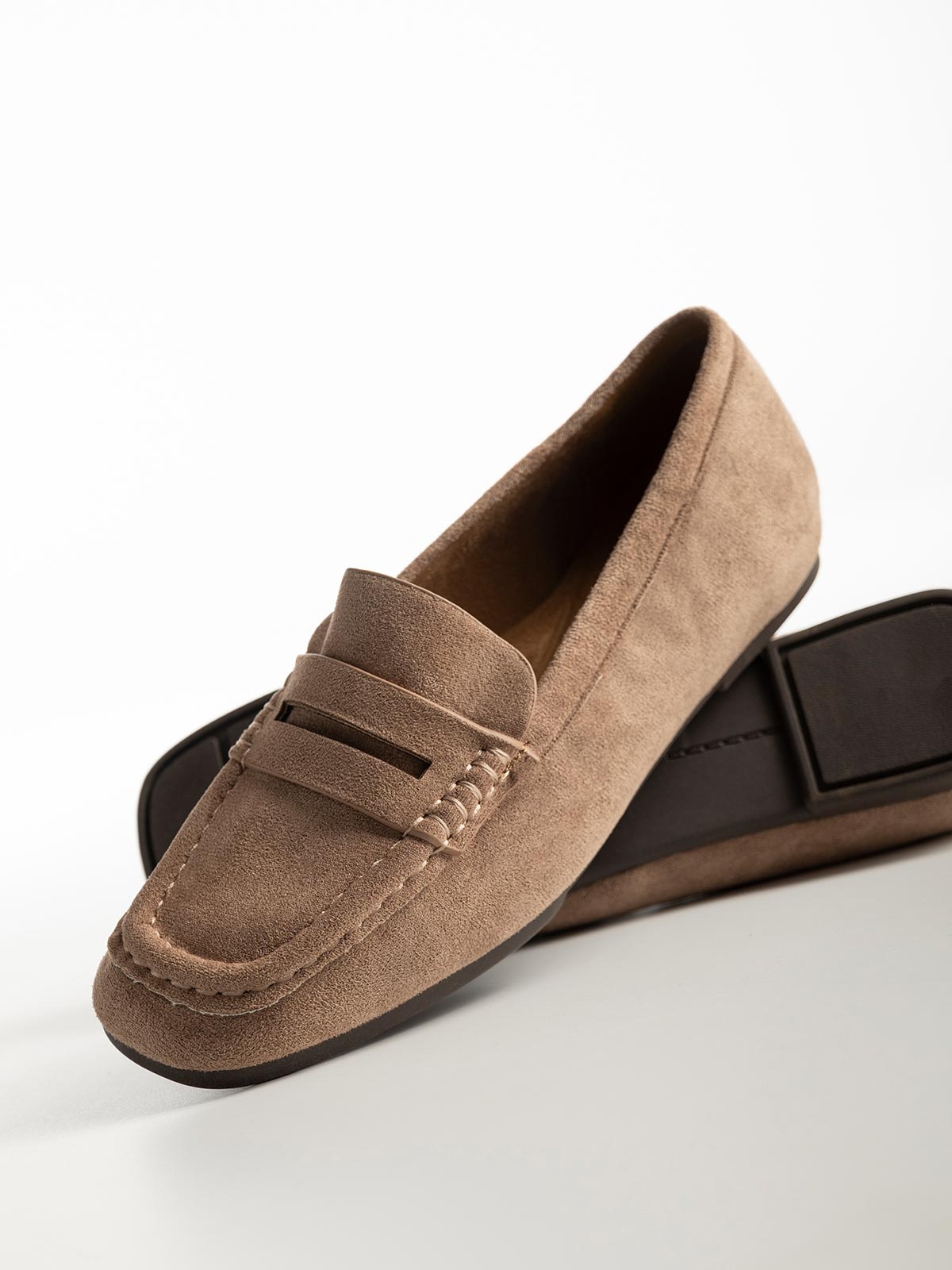 Loafers suede με διακοσμητική φάσα & ραφές