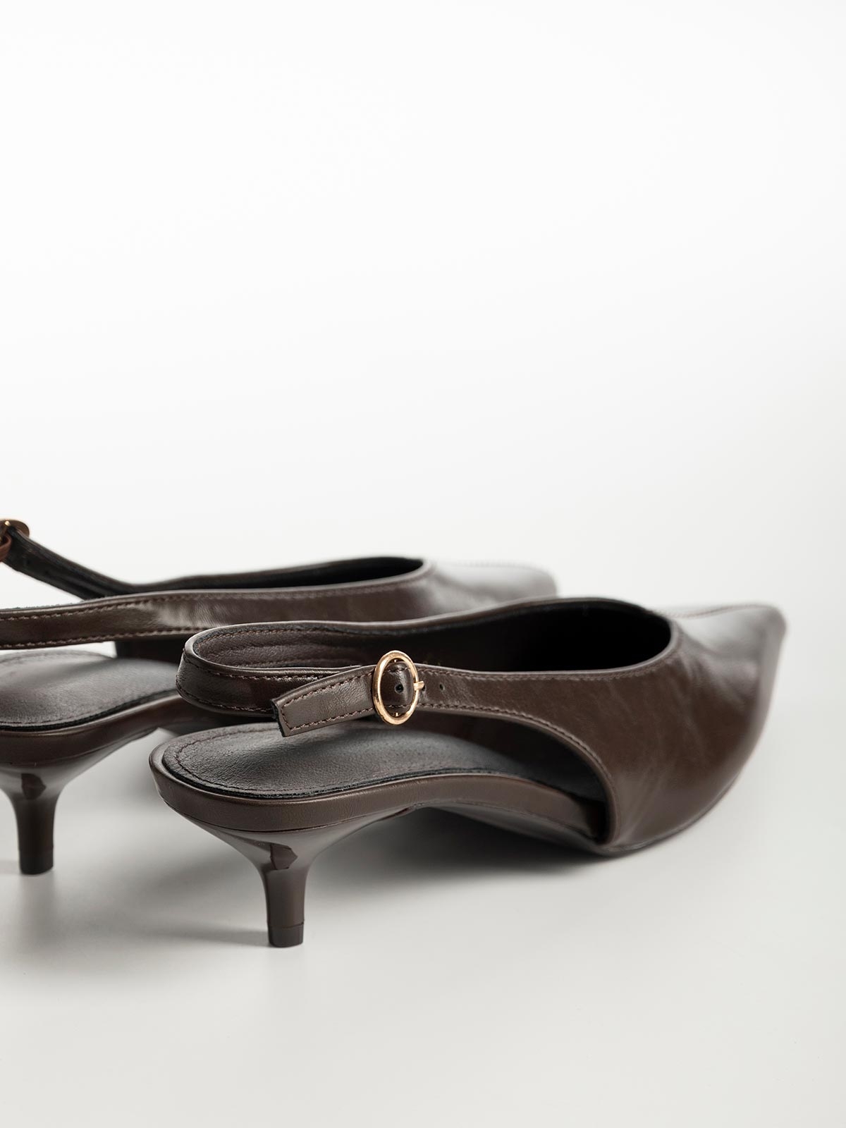 Γόβες slingback με μυτερή μύτη & kitten heel