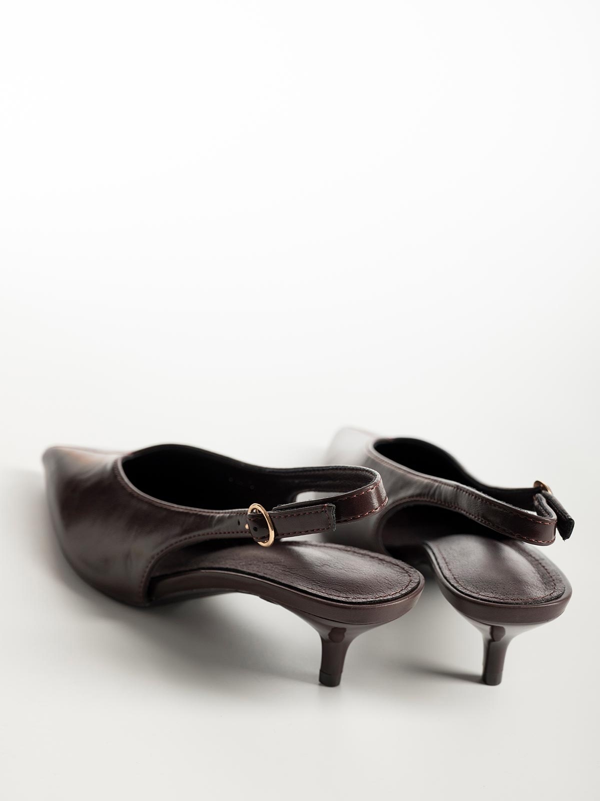 Γόβες slingback με μυτερή μύτη & kitten heel
