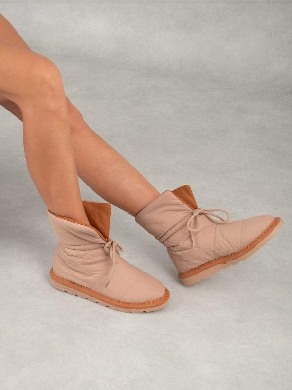 Product Image Μποτάκια καπιτονέ με κορδόνι