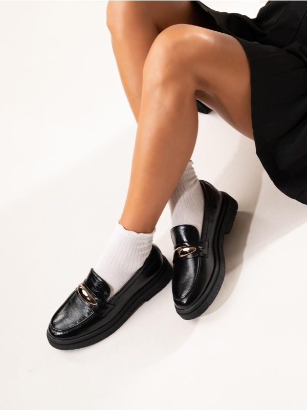 Product Image Δίπατα loafers με μεταλλικό διακοσμητικό