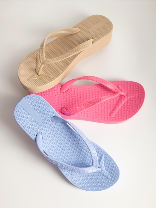 Product Image Μονόχρωμες σαγιονάρες πλατφόρμα με δίχαλο
