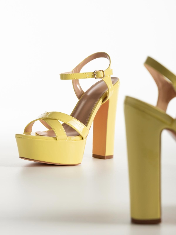 Product Image Πέδιλα λουστρίνι με φιάπα & ψηλό χοντρό τακούνι