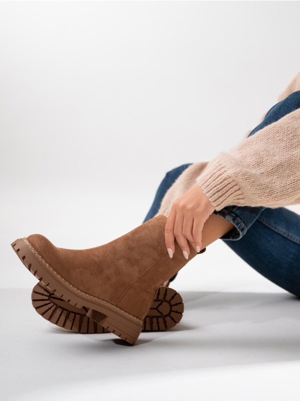 Product Image Μποτάκια suede με τρακτερωτή σόλα