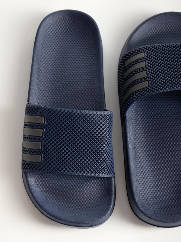 Product Image Ανδρικά sliders με διάτρητη φάσα