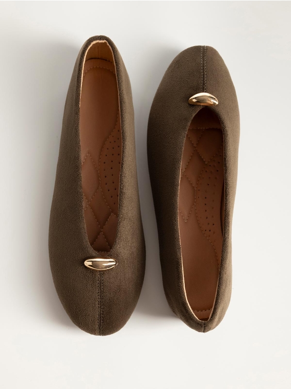 Product Image Suede μπαλαρίνες με μεταλλικό διακοσμητικό & μαλακό πάτο