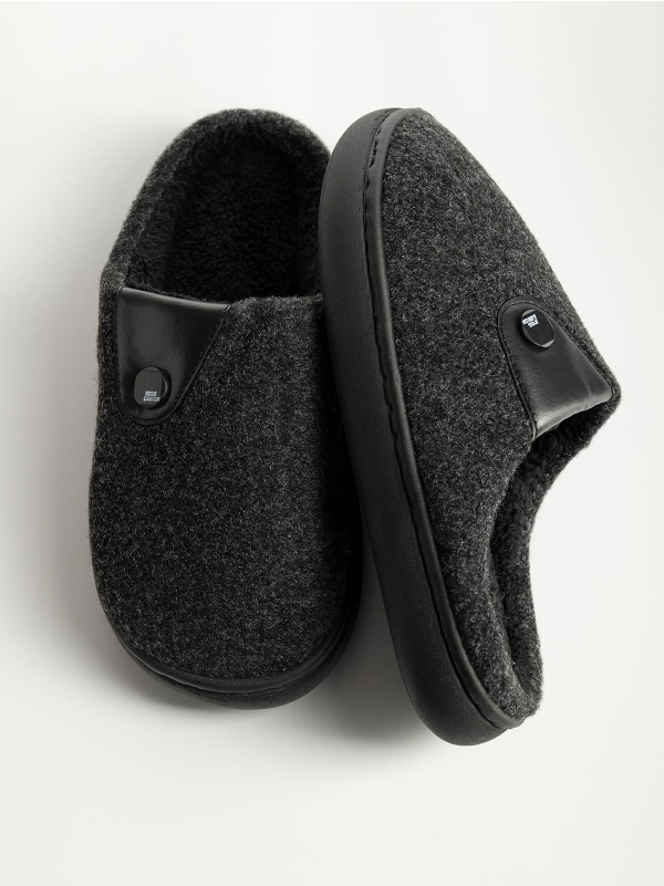 Product Image Ανδρικές υφασματινες παντόφλες με διακοσμητική λεπτομέρεια